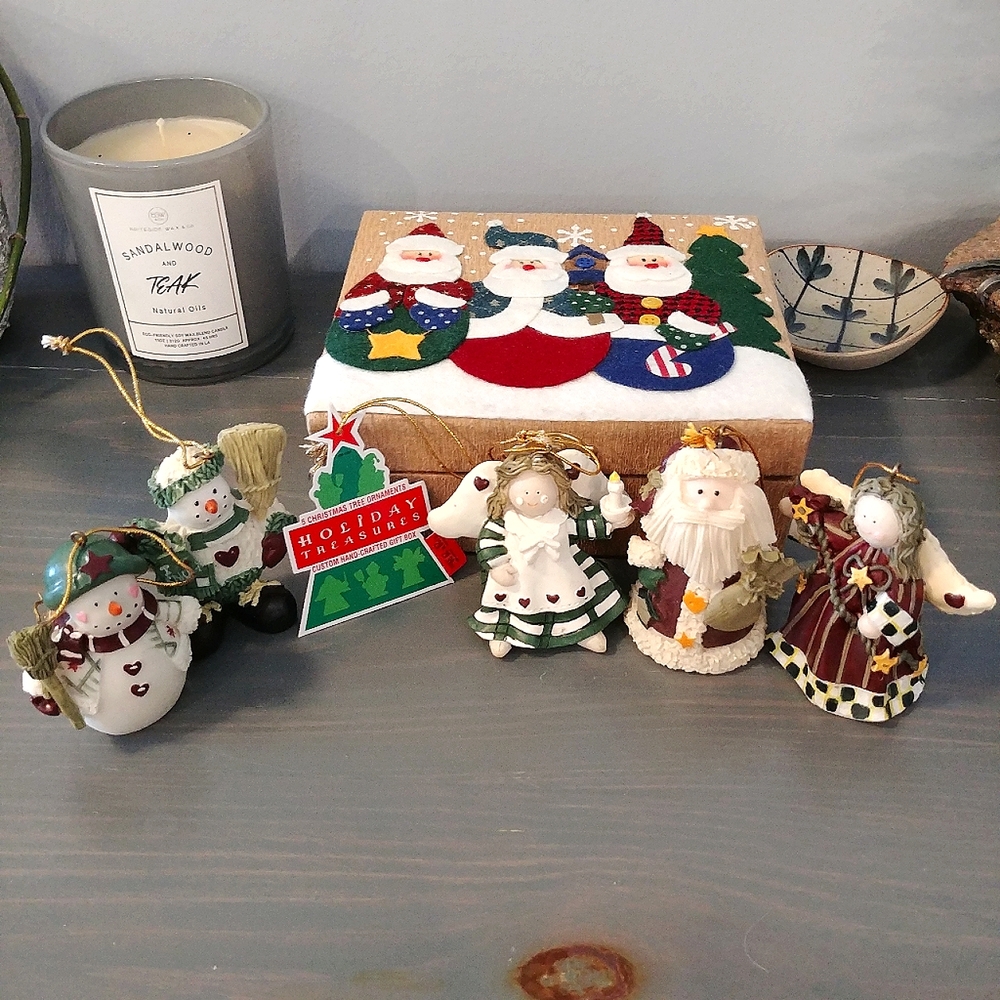 Holiday Treasures Custom Hand-Crafted 5 Resin Christmas Tree Ornaments Host Pick